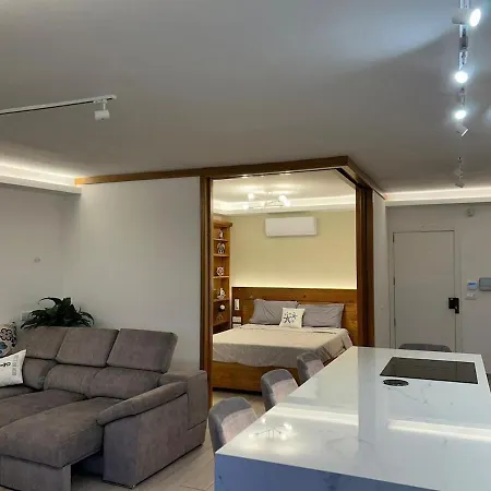 St Pauls Bay Luxury Quiet Seafront *