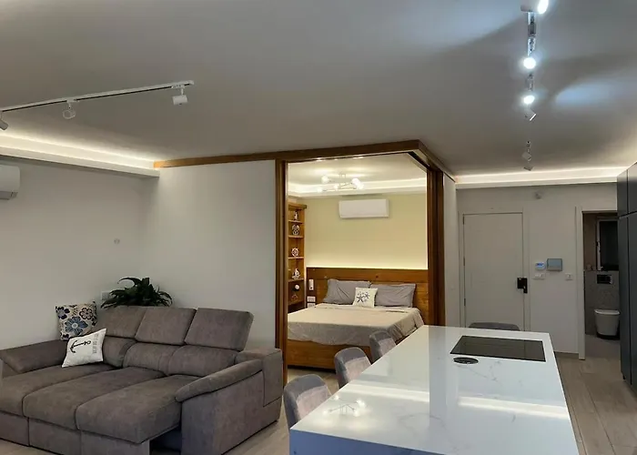 St Pauls Bay Luxury Quiet Seafront *